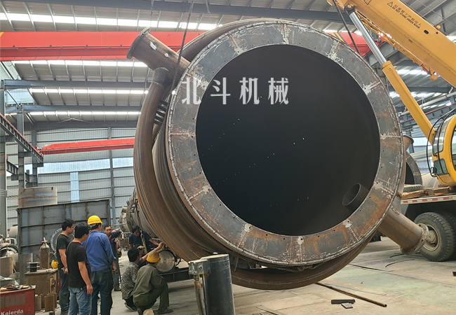鞏義市蜜桃视频APP在线观看機械活性炭活化爐裝車發往新疆