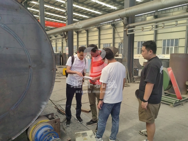 非洲客戶到訪鞏義蜜桃视频APP在线观看機械考察新型蜜桃成人影院免费线路二