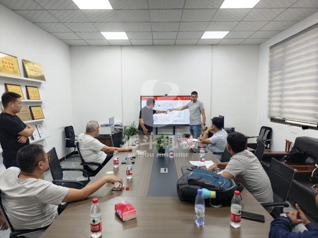 印度客戶來驗收蜜桃成人影院免费线路二,確保合作交付