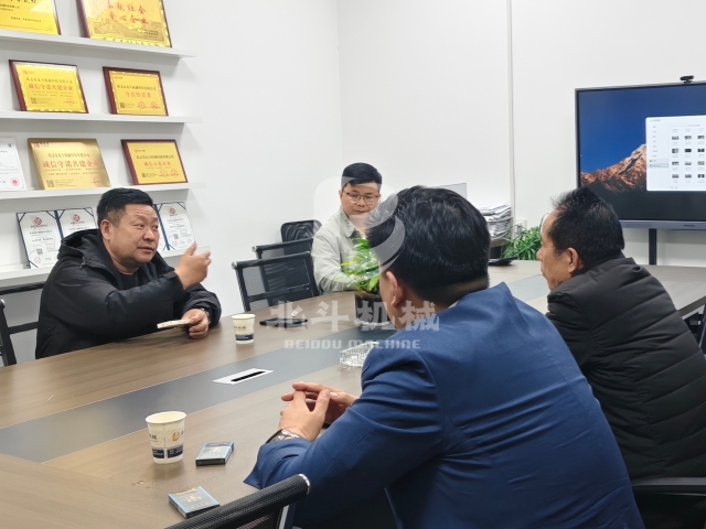 接待客戶來訪 詳細講解蜜桃成人影院免费线路二工藝